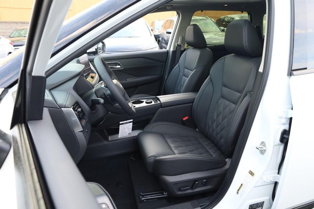 Nissan Rogue Vehicle Image 08