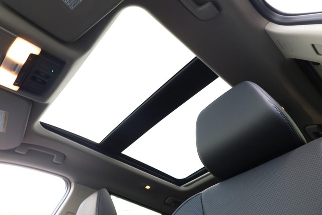 Nissan Rogue Vehicle Image 09