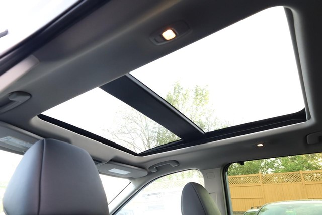 Nissan Rogue Vehicle Image 10