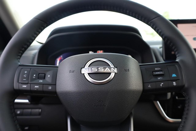 Nissan Rogue Vehicle Image 11