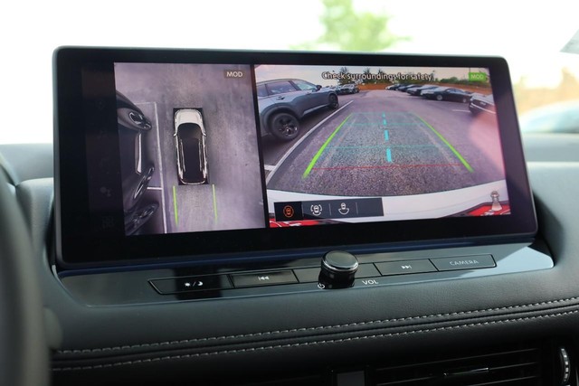 Nissan Rogue Vehicle Image 15