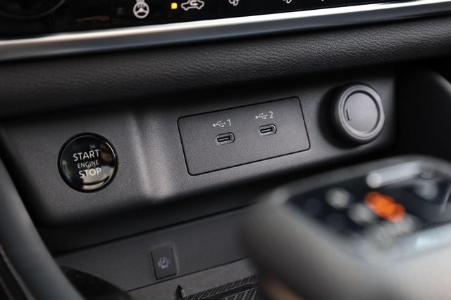 Nissan Rogue Vehicle Image 17