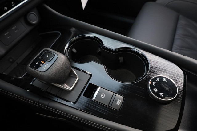 Nissan Rogue Vehicle Image 18