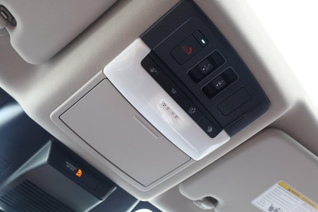 Nissan Rogue Vehicle Image 19