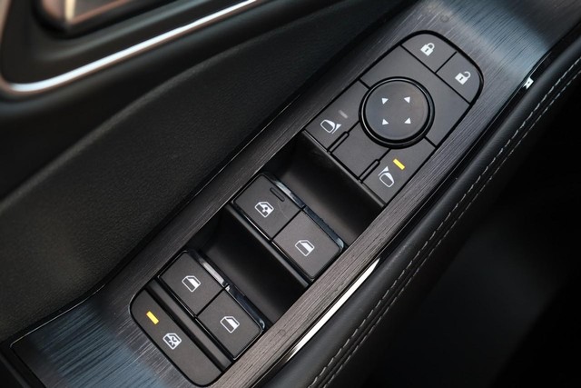Nissan Rogue Vehicle Image 20