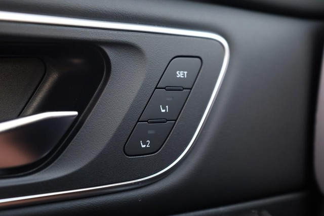 Nissan Rogue Vehicle Image 21