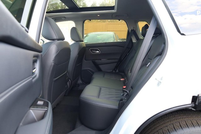 Nissan Rogue Vehicle Image 24