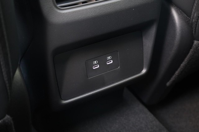 Nissan Rogue Vehicle Image 26