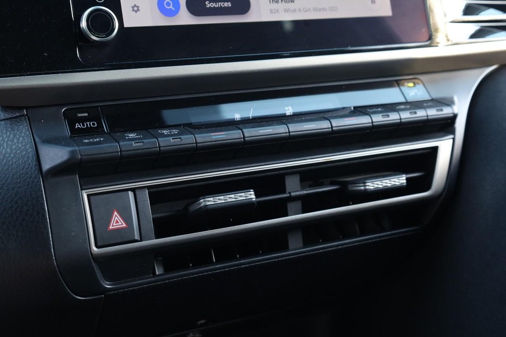 Toyota Camry Vehicle Image 13