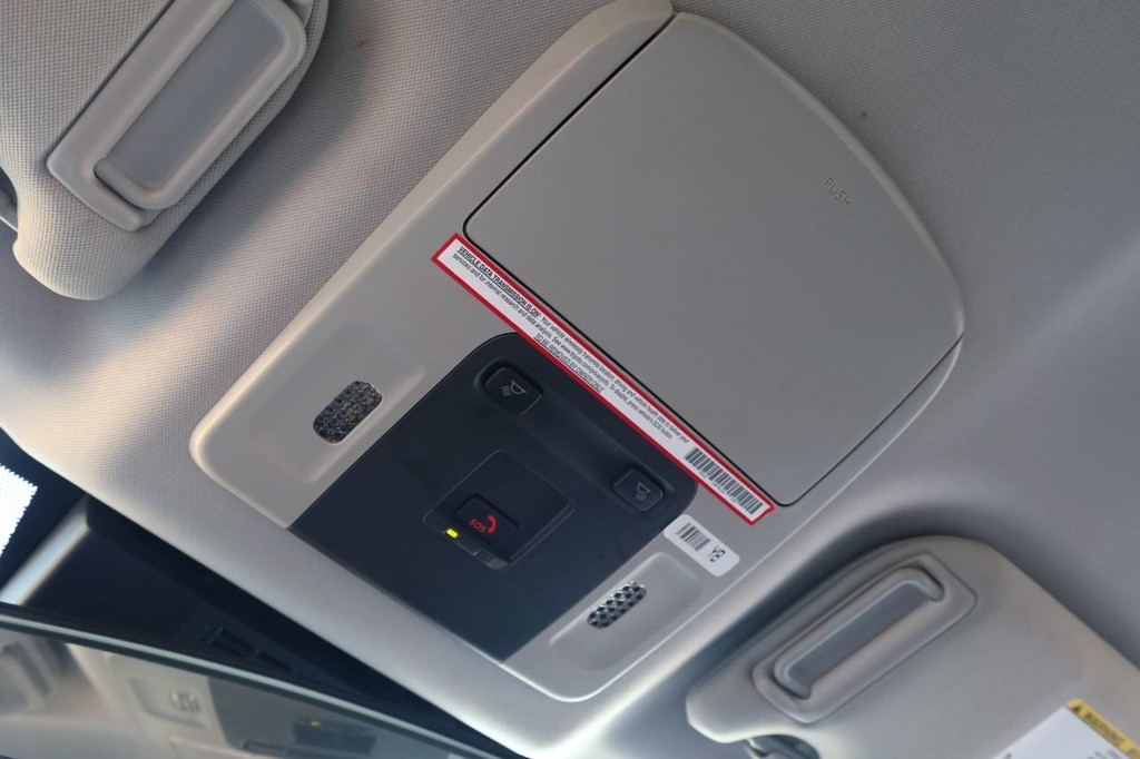 Toyota Camry Vehicle Image 16
