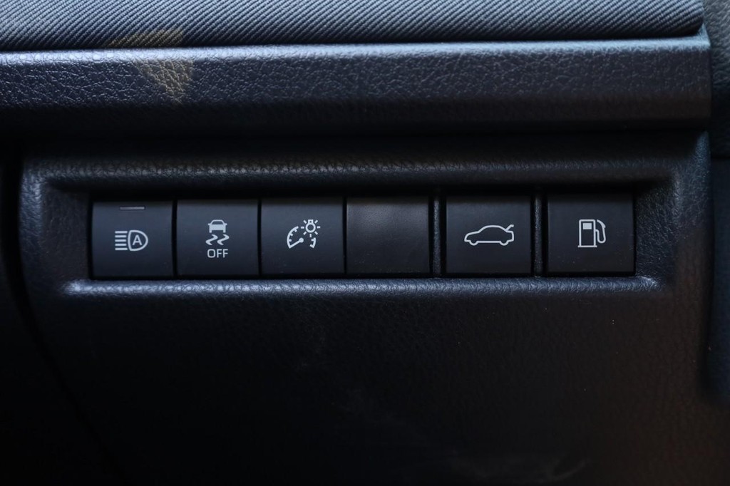 Toyota Camry Vehicle Image 18
