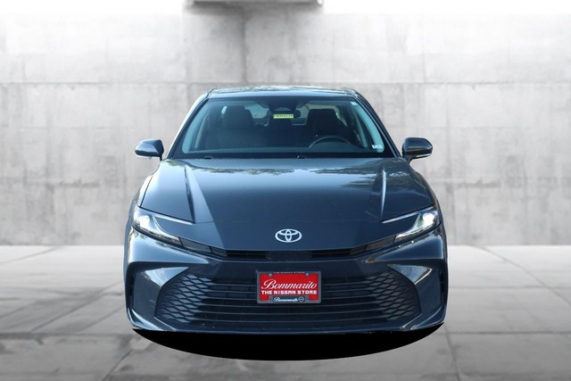 Toyota Camry Vehicle Full-screen Gallery Image 4