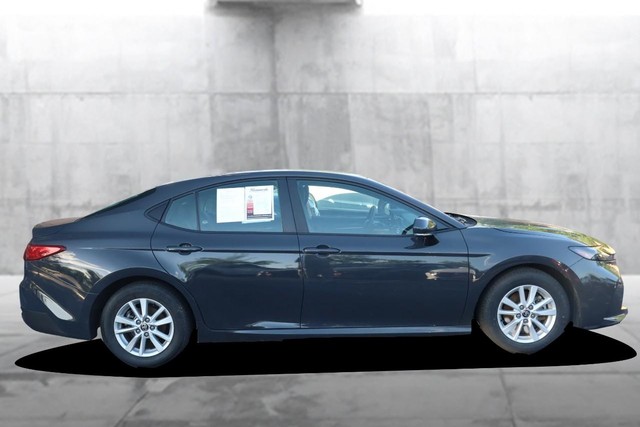 Toyota Camry Vehicle Full-screen Gallery Image 5