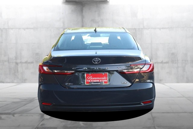 Toyota Camry Vehicle Full-screen Gallery Image 6