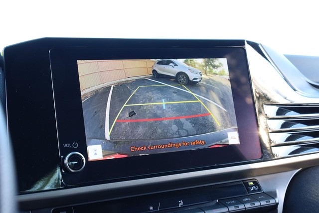 Toyota Camry Vehicle Full-screen Gallery Image 12