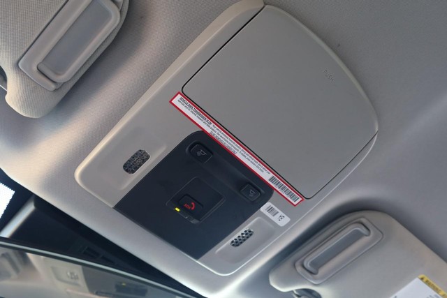 Toyota Camry Vehicle Full-screen Gallery Image 16
