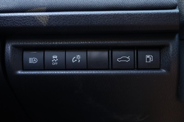 Toyota Camry Vehicle Full-screen Gallery Image 18