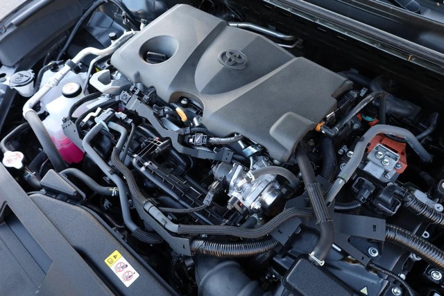 Toyota Camry Vehicle Full-screen Gallery Image 25