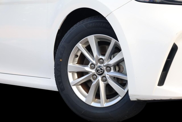 Toyota Camry Vehicle Full-screen Gallery Image 3
