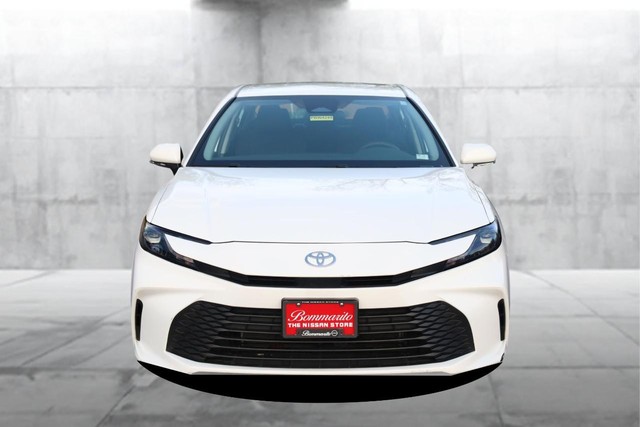 Toyota Camry Vehicle Full-screen Gallery Image 5