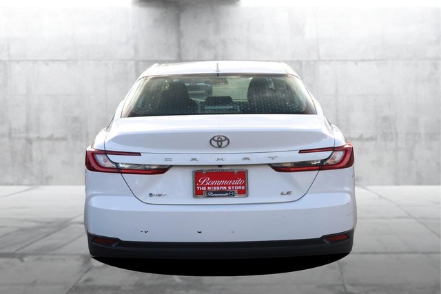 Toyota Camry Vehicle Full-screen Gallery Image 6