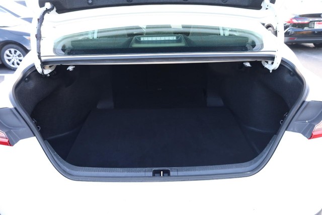 Toyota Camry Vehicle Full-screen Gallery Image 7