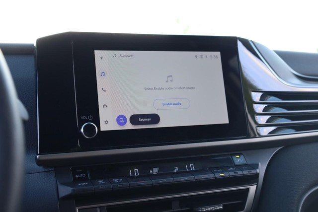 Toyota Camry Vehicle Full-screen Gallery Image 11