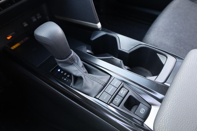 Toyota Camry Vehicle Full-screen Gallery Image 15