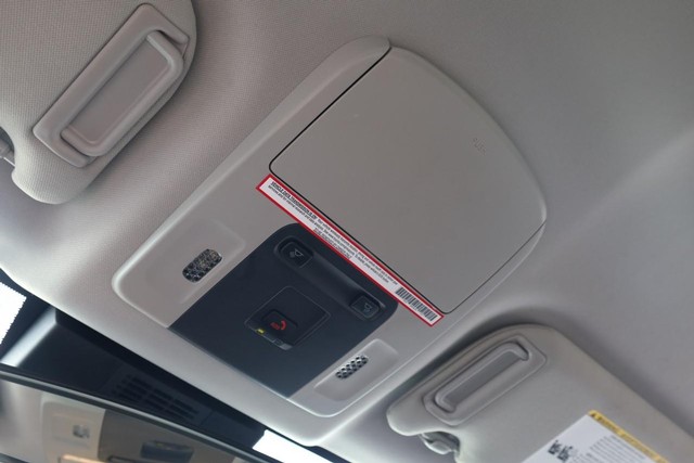 Toyota Camry Vehicle Full-screen Gallery Image 16