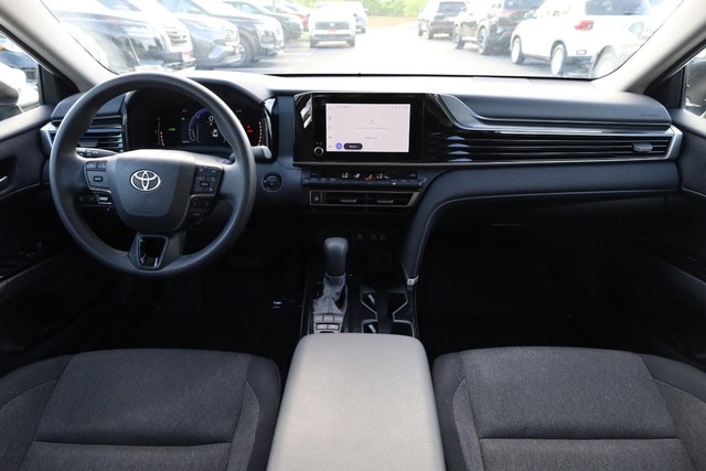 Toyota Camry Vehicle Full-screen Gallery Image 21