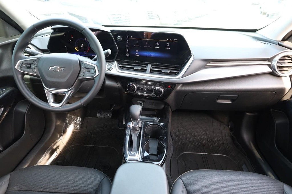 Chevrolet Trax Vehicle Full-screen Gallery Image 23