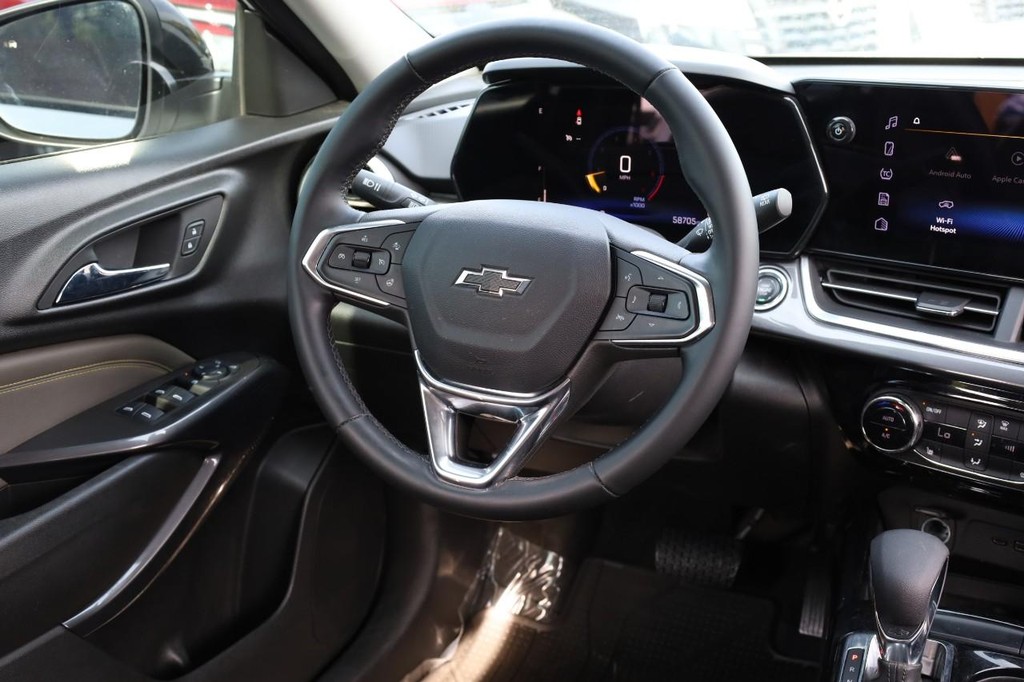 Chevrolet Trax Vehicle Full-screen Gallery Image 24