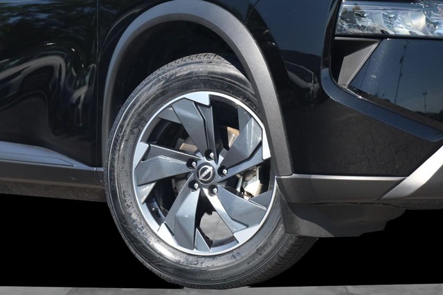 Nissan Rogue Vehicle Image 03