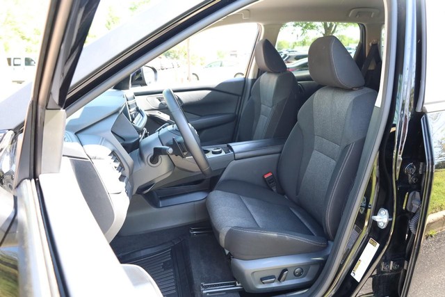 Nissan Rogue Vehicle Image 08