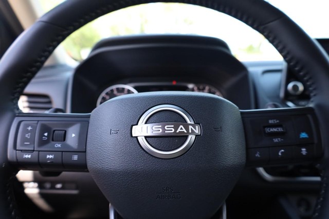 Nissan Rogue Vehicle Image 09