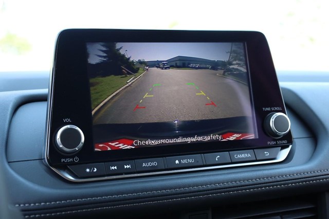 Nissan Rogue Vehicle Image 12