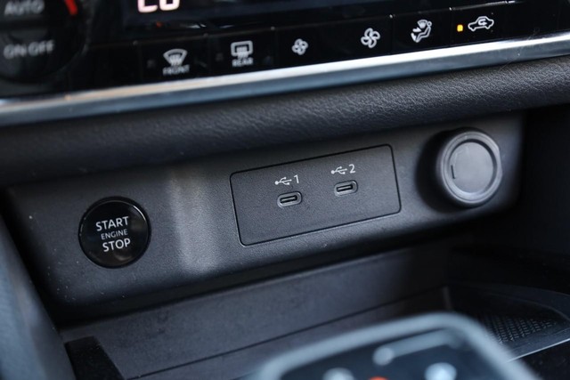Nissan Rogue Vehicle Image 14