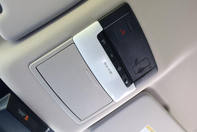 Nissan Rogue Vehicle Image 16
