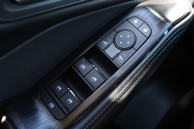 Nissan Rogue Vehicle Image 17