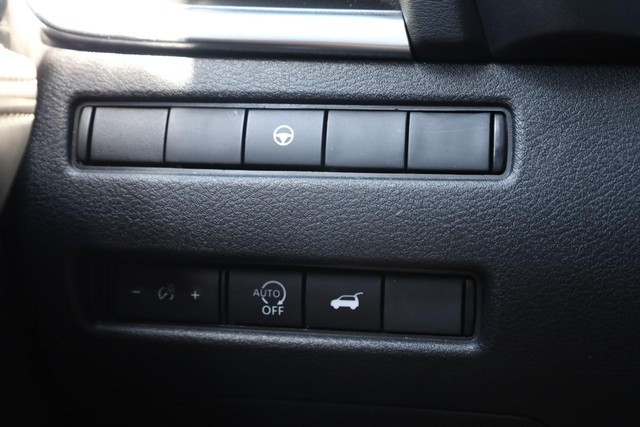 Nissan Rogue Vehicle Image 18