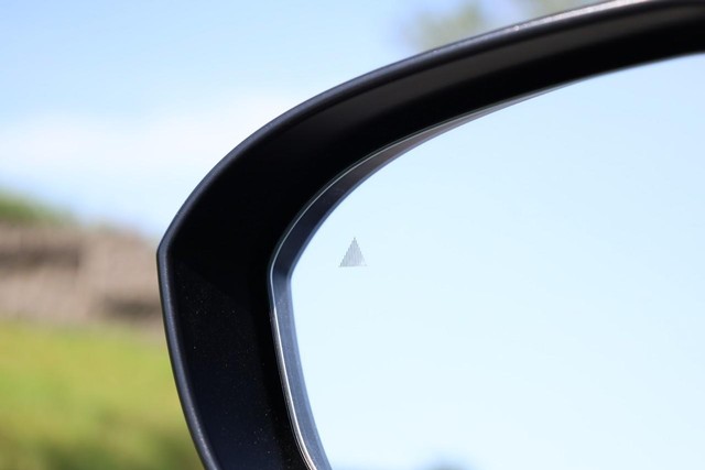 Nissan Rogue Vehicle Image 19