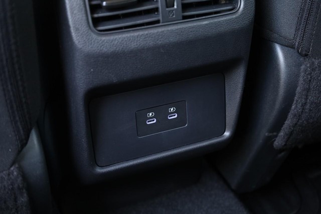 Nissan Rogue Vehicle Image 21