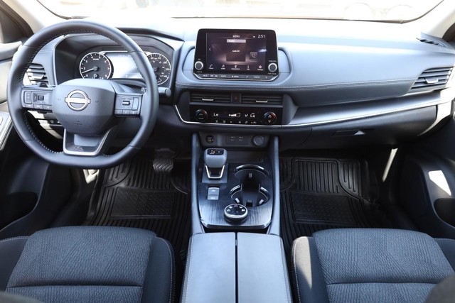 Nissan Rogue Vehicle Image 22