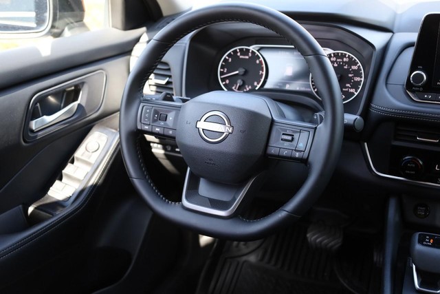 Nissan Rogue Vehicle Image 23