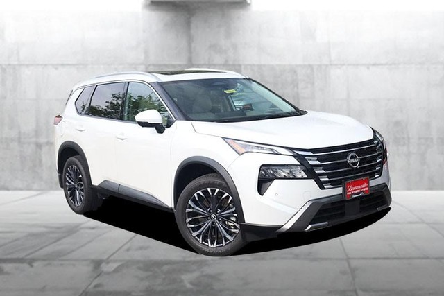 Nissan Rogue Vehicle Full-screen Gallery Image 2