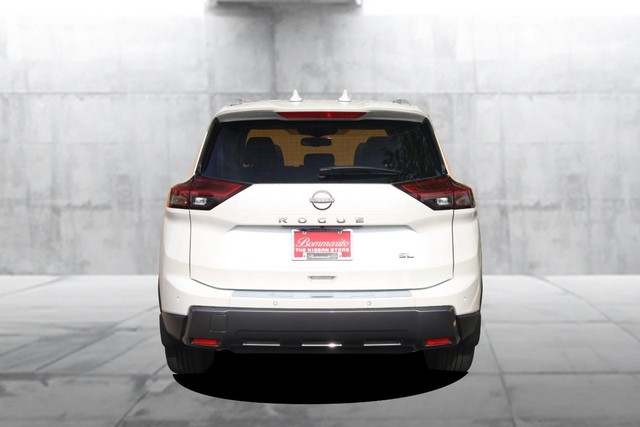 Nissan Rogue Vehicle Full-screen Gallery Image 6