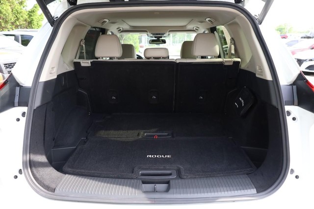 Nissan Rogue Vehicle Full-screen Gallery Image 7