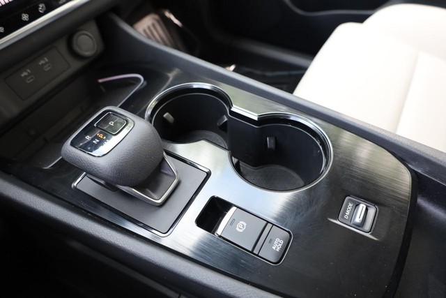 Nissan Rogue Vehicle Full-screen Gallery Image 18