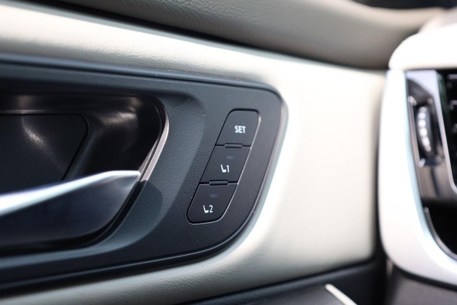 Nissan Rogue Vehicle Full-screen Gallery Image 21