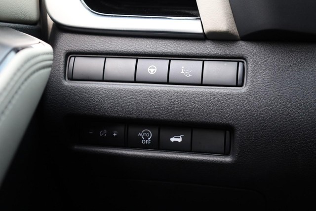 Nissan Rogue Vehicle Full-screen Gallery Image 22
